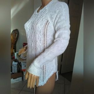 BNWT KNITTED BLOUSE BY KEISLEY SZ. LG WHITE W/ DISTRESSED HEMS SIDE SLITS HOT!!!